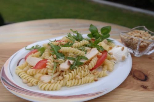 Hähnchen-Nudel-Salat