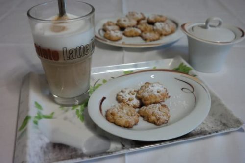Italienische Plätzchen mit Zedernkernen