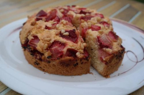Erdbeer-Bauerntorte mit Zedernkernen
